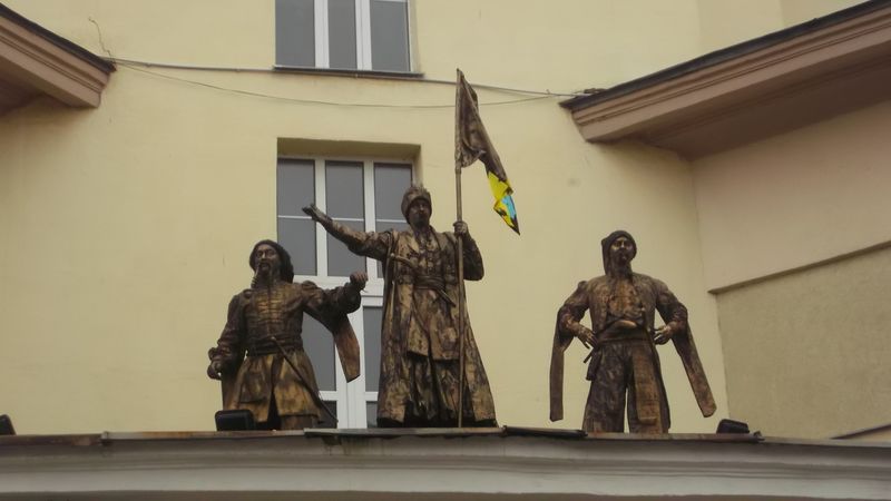 © Andrei  Kolyaskin - Image from the Living  sculptures  in  Ivano - Frankivsk  City 1 photography project