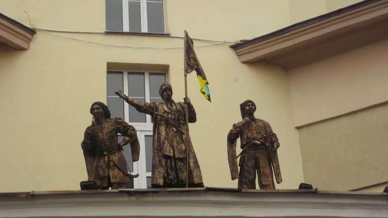 © Andrei  Kolyaskin - Image from the Living  sculptures  in  Ivano - Frankivsk  City 1 photography project