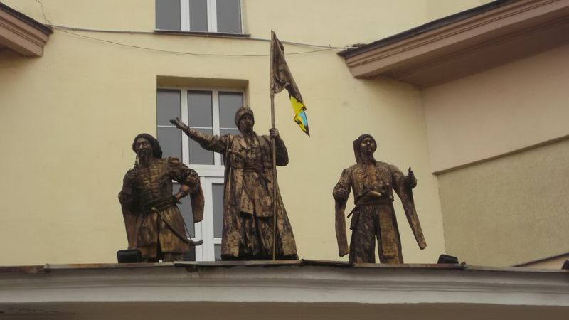 © Andrei  Kolyaskin - Living  sculptures  on  the  Independence  Day  in  Ivano - Frankivsk  City , Ukraine .