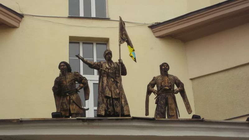 © Andrei  Kolyaskin - Image from the Living  sculptures  in  Ivano - Frankivsk  City 1 photography project