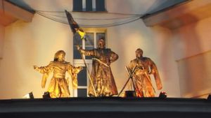 Living  sculptures  in  Ivano - Frankivsk  City 1