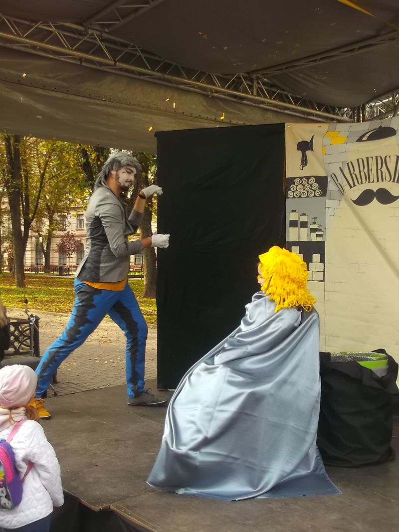 © Andrei  Kolyaskin - Living   sculptures  show  on  the  central  part  of  Ivano - Frankivsk  City , Ukraine .