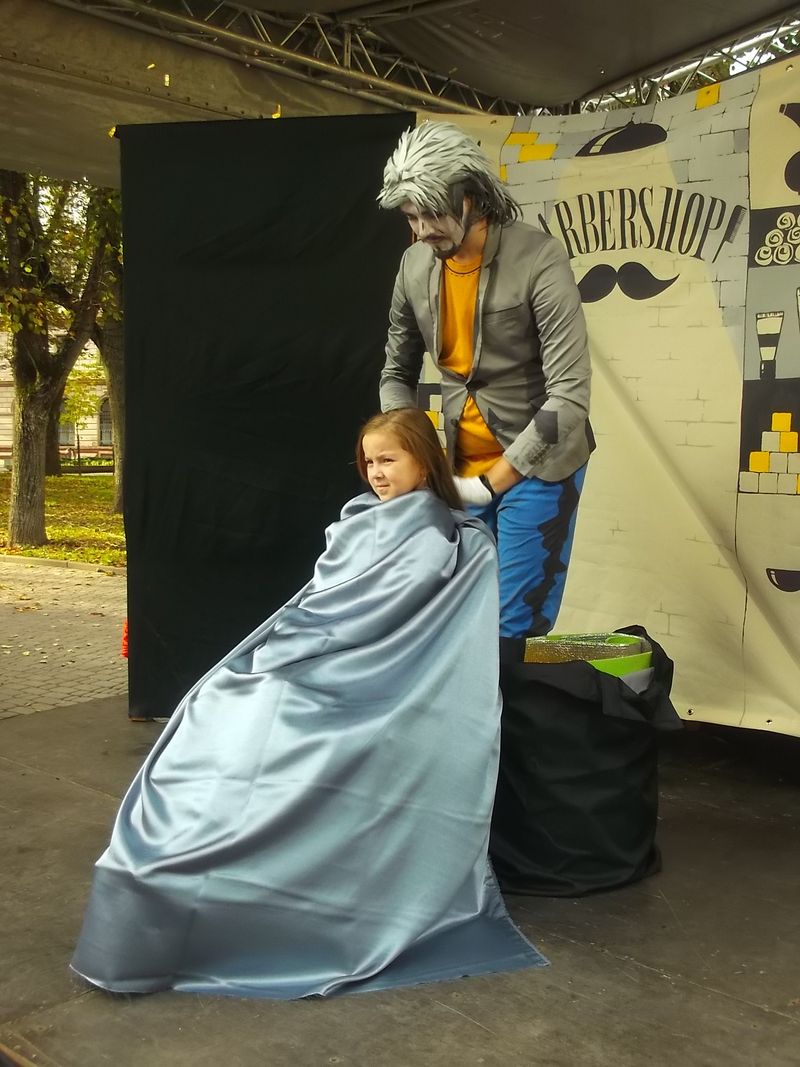 © Andrei  Kolyaskin - Living   sculptures  show  on  the  central  part  of  Ivano - Frankivsk  City , Ukraine .