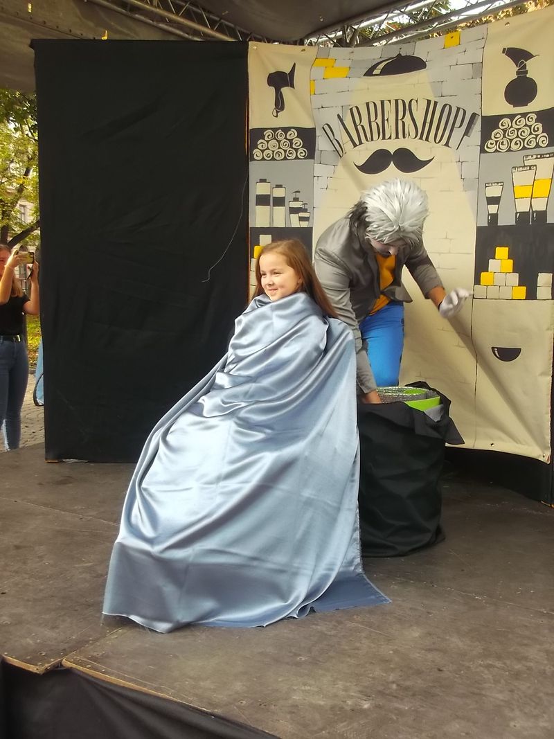 © Andrei  Kolyaskin - Living   sculptures  show  on  the  central  part  of  Ivano - Frankivsk  City , Ukraine .