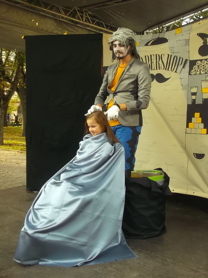 © Andrei  Kolyaskin - Living   sculptures  show  on  the  central  part  of  Ivano - Frankivsk  City , Ukraine .