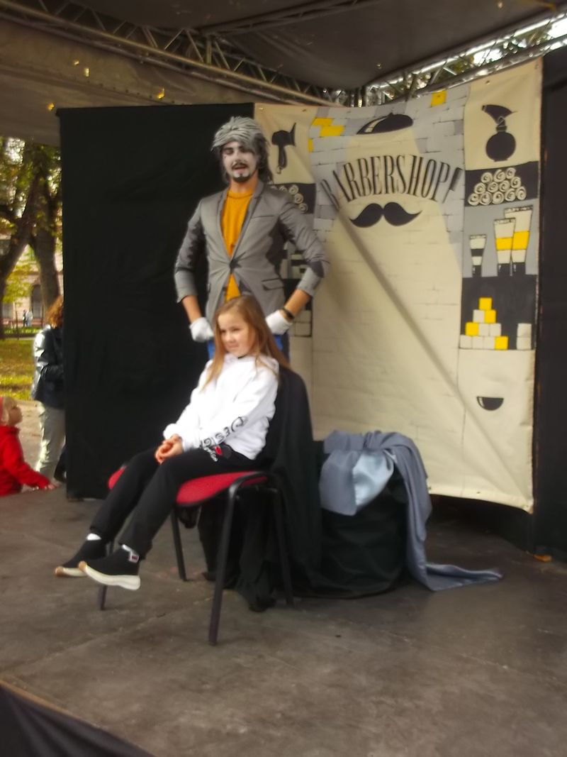 © Andrei  Kolyaskin - Living   sculptures  show  on  the  central  part  of  Ivano - Frankivsk  City , Ukraine .