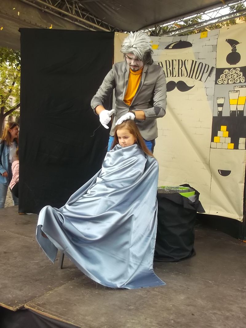 © Andrei  Kolyaskin - Living   sculptures  show  on  the  central  part  of  Ivano - Frankivsk  City , Ukraine .