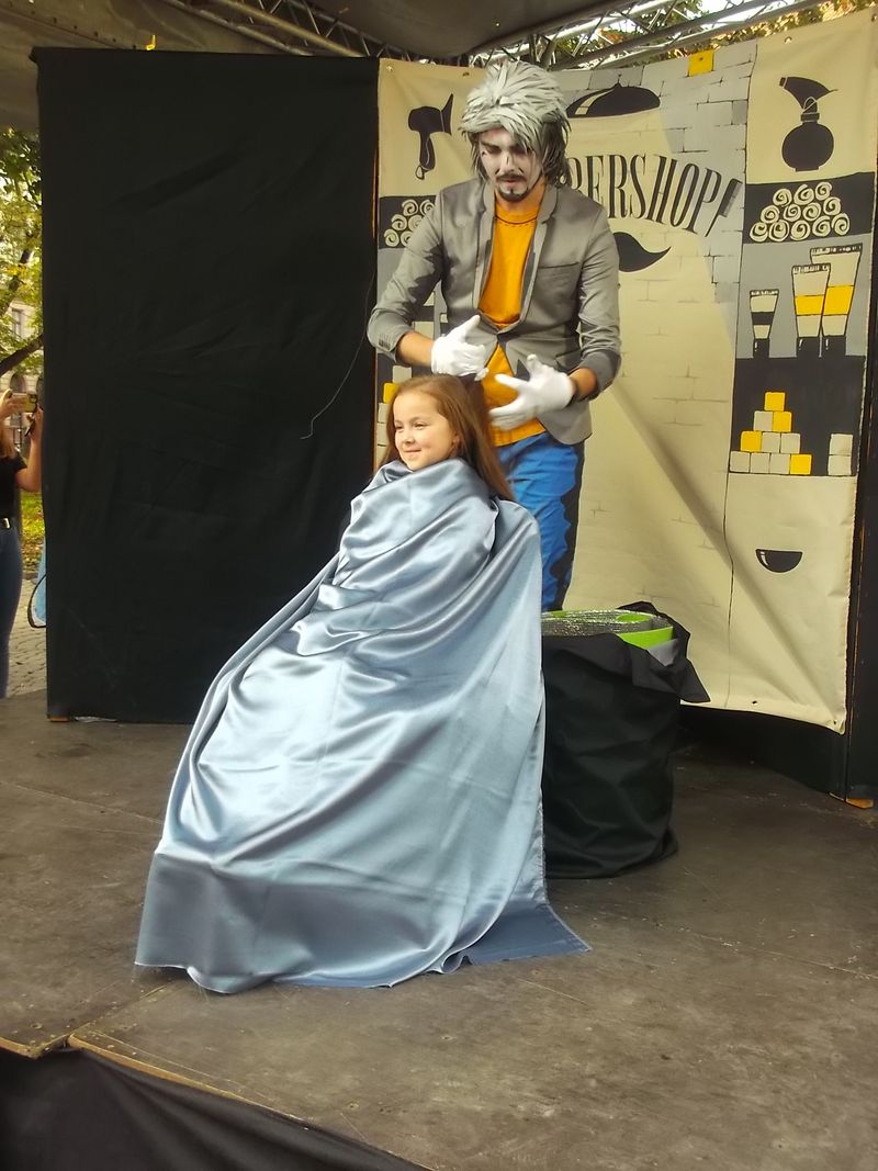 © Andrei  Kolyaskin - Living   sculptures  show  on  the  central  part  of  Ivano - Frankivsk  City , Ukraine .