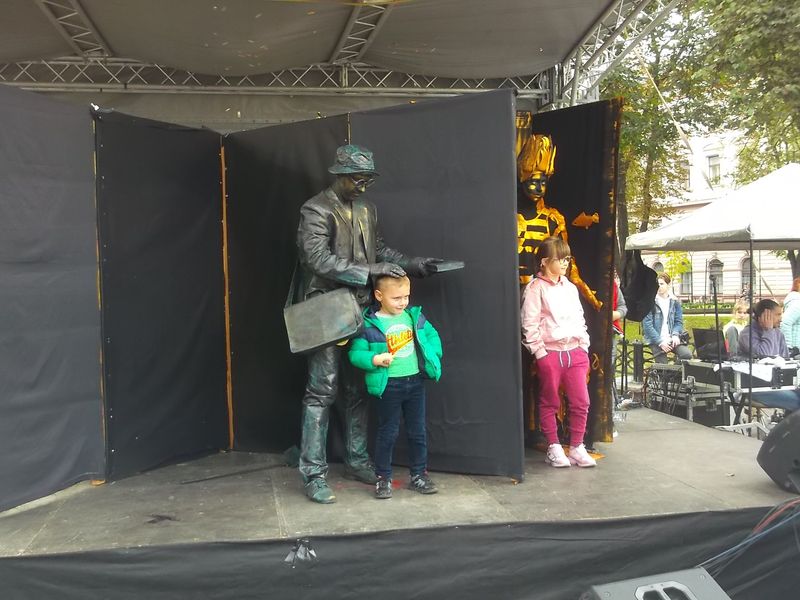 © Andrei  Kolyaskin - Living  sculptures  show  on  the  central  part  of  Ivano - Frankivsk  City , Ukraine .