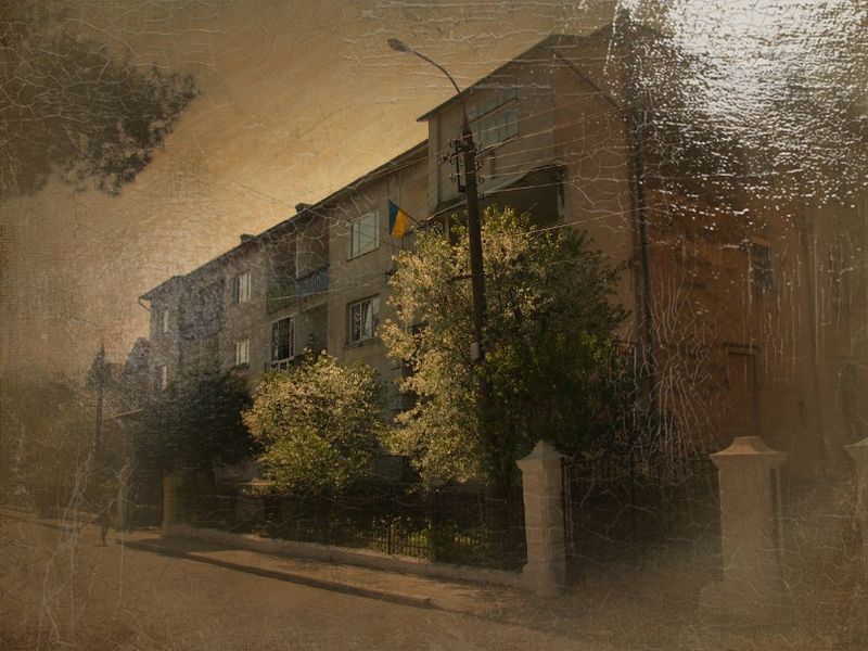 © Andrei  Kolyaskin - Living  house  from  first  part  of  20th  century  in  town  Drogobych  of  Lviv  region , Ukraine .