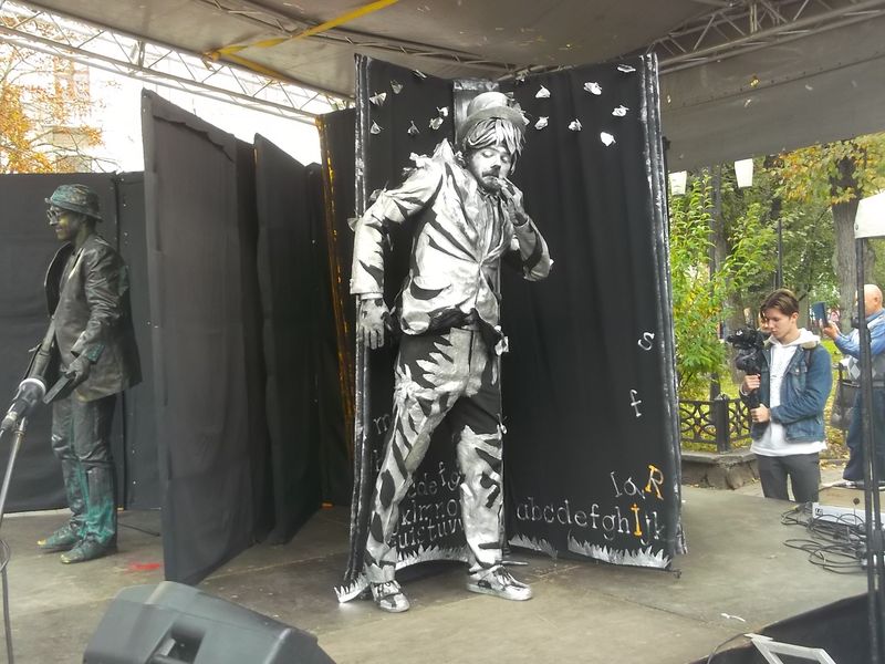 © Andrei  Kolyaskin - Living  sculptures  show  on  the  central  part  of  Ivano - Frankivsk  City , Ukraine .