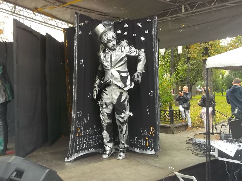 © Andrei  Kolyaskin - Living  sculptures  show  on  the  central  part  of  Ivano - Frankivsk  City , Ukraine .