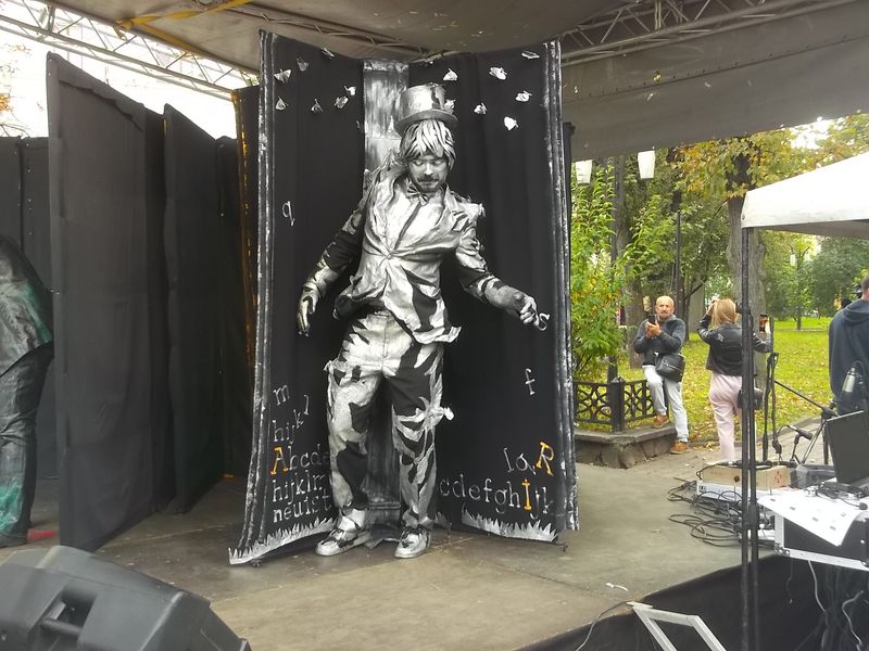 © Andrei  Kolyaskin - Living  sculptures  show  on  the  central  part  of  Ivano - Frankivsk  City , Ukraine .