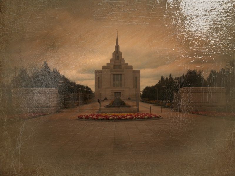 © Andrei  Kolyaskin - Image from the Ukrainian  Kyiv  Temple  in  oil  painting  5 photography project