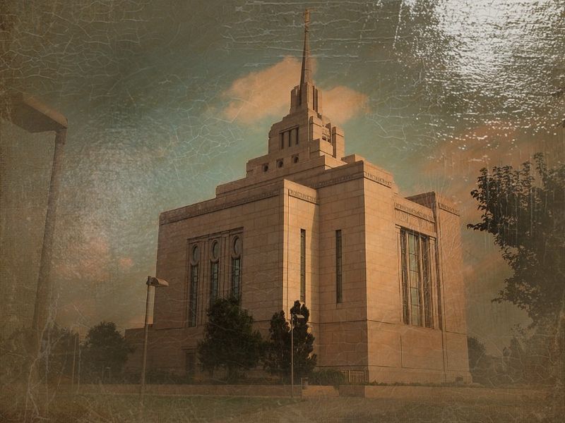 © Andrei  Kolyaskin - Image from the Ukrainian  Kyiv  Temple  in  oil  painting  5 photography project