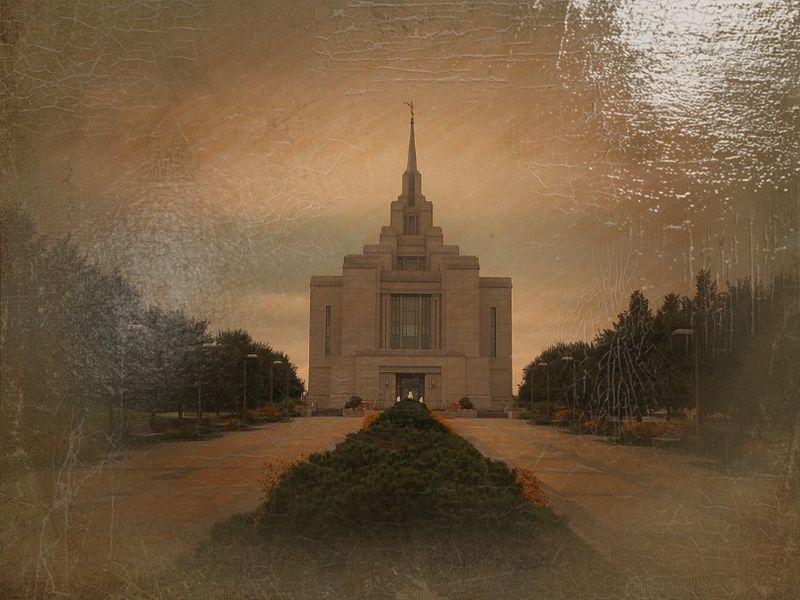 © Andrei  Kolyaskin - Image from the Ukrainian  Kyiv  Temple  in  oil  painting  5 photography project