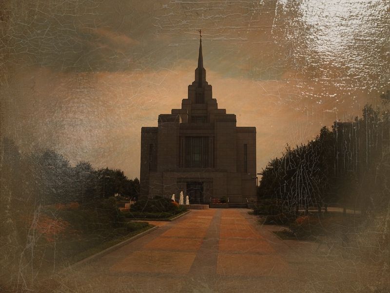 © Andrei  Kolyaskin - Image from the Ukrainian  Kyiv  Temple  in  oil  painting  5 photography project