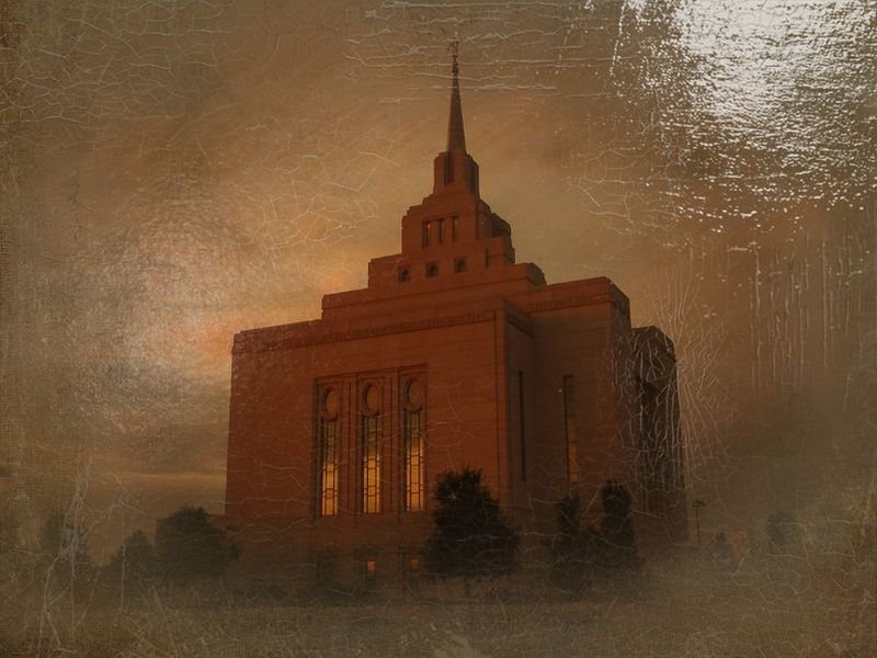 © Andrei  Kolyaskin - Image from the Ukrainian  Kyiv  Temple  in  oil  painting  5 photography project