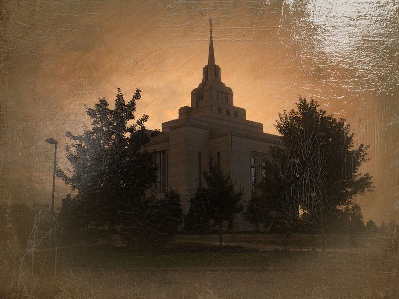 © Andrei  Kolyaskin - Image from the Ukrainian  Kyiv  Temple  in  oil  painting 4 photography project