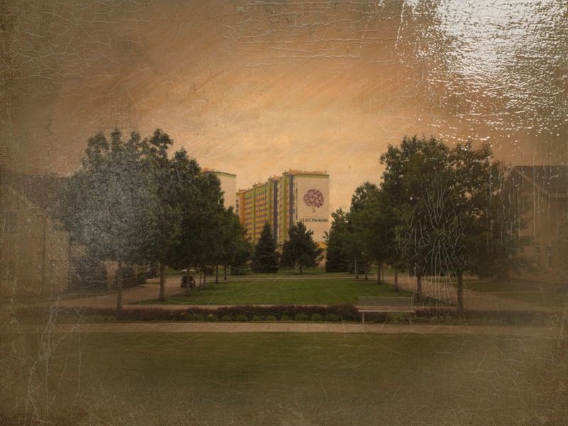 © Andrei  Kolyaskin - Image from the Ukrainian  Kyiv  Temple  in  oil  painting 4 photography project