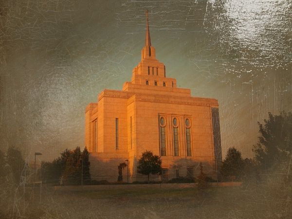 © Andrei  Kolyaskin - Image from the Ukrainian  Kyiv  Temple  in  oil  painting 4 photography project