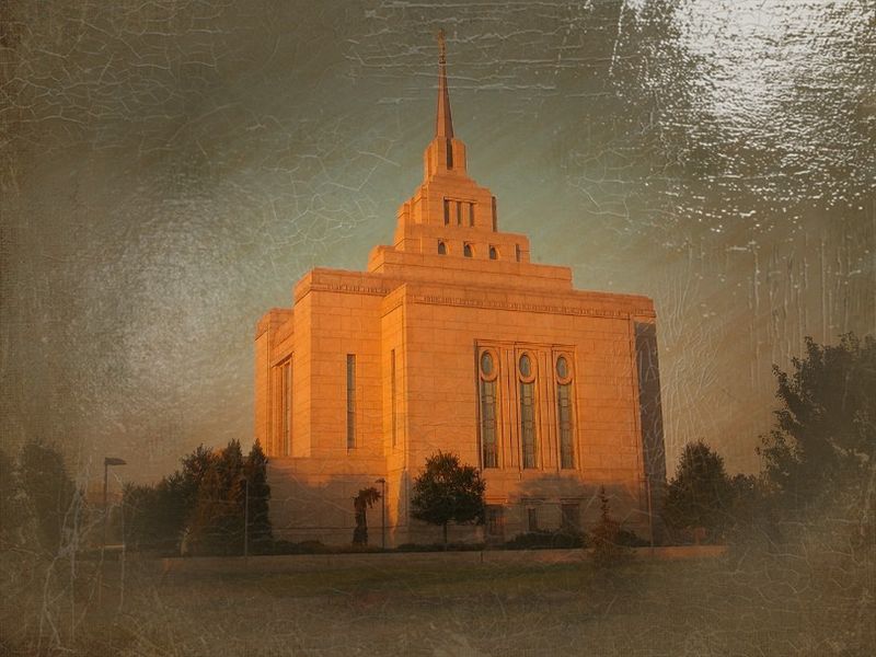 © Andrei  Kolyaskin - Image from the Ukrainian  Kyiv  Temple  in  oil  painting 4 photography project