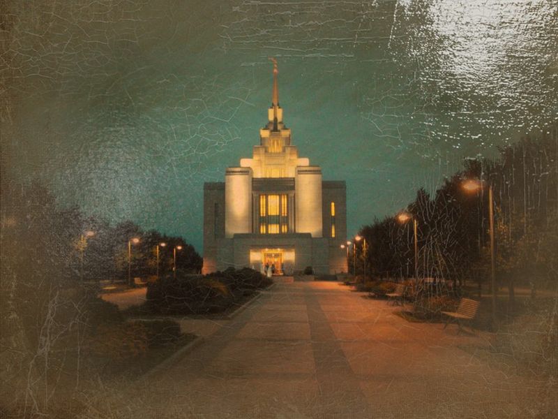 © Andrei  Kolyaskin - Image from the Ukrainian  Kyiv  Temple  in  oil  painting 4 photography project