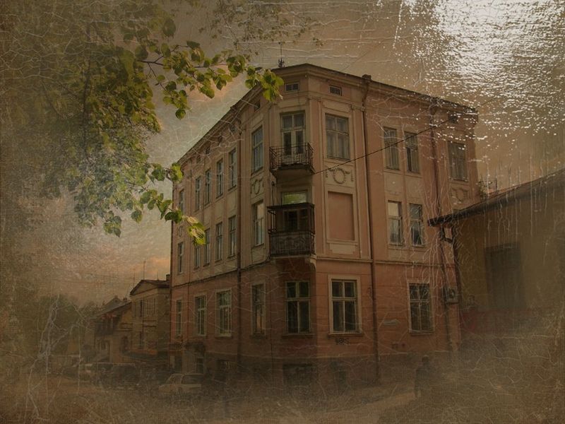 © Andrei  Kolyaskin - Living  house  from  19th  century  in  town  Drogobych  of   Lviv  region , Ukraine .