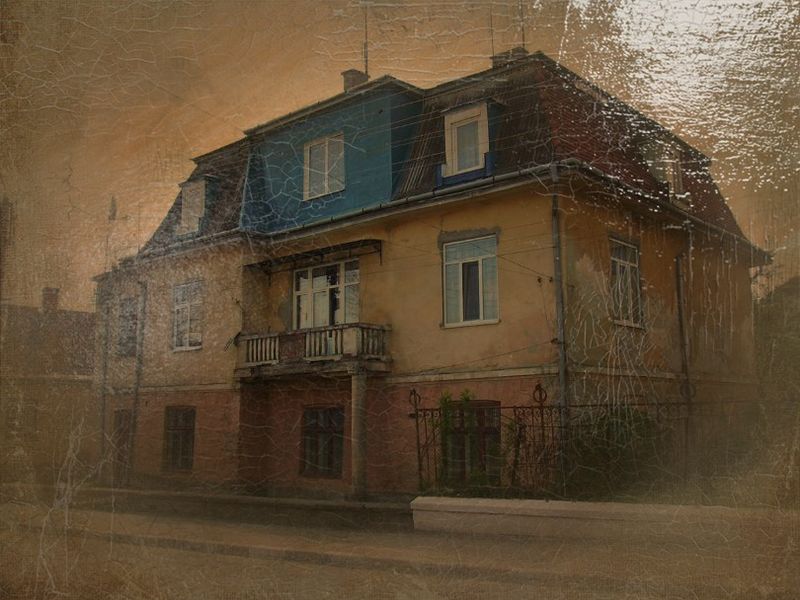 © Andrei  Kolyaskin - Living  house  from  19th  century  in  town  Drogobych  of   Lviv  region , Ukraine .