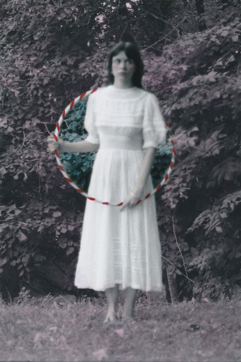 © Eloïse Labarbe-Lafon - Image from the Fantômes photography project