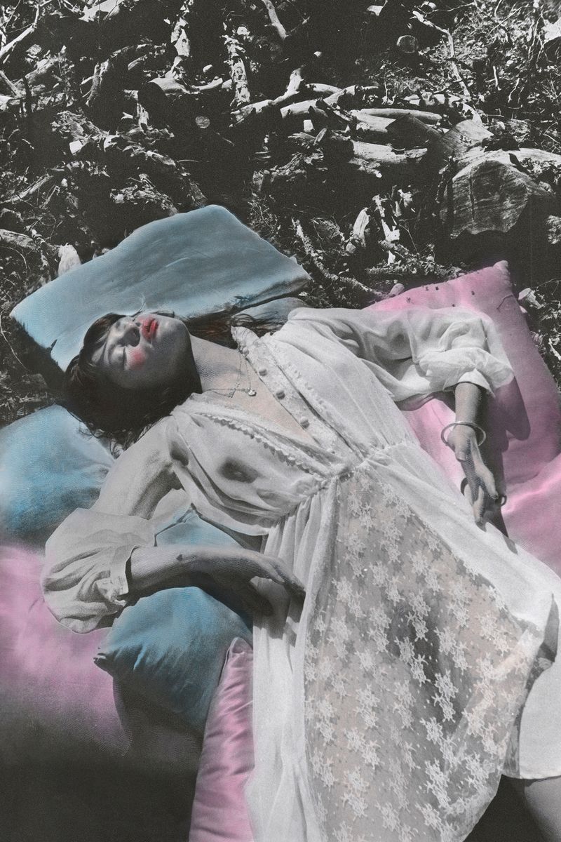 © Eloïse Labarbe-Lafon - Image from the Fantômes photography project