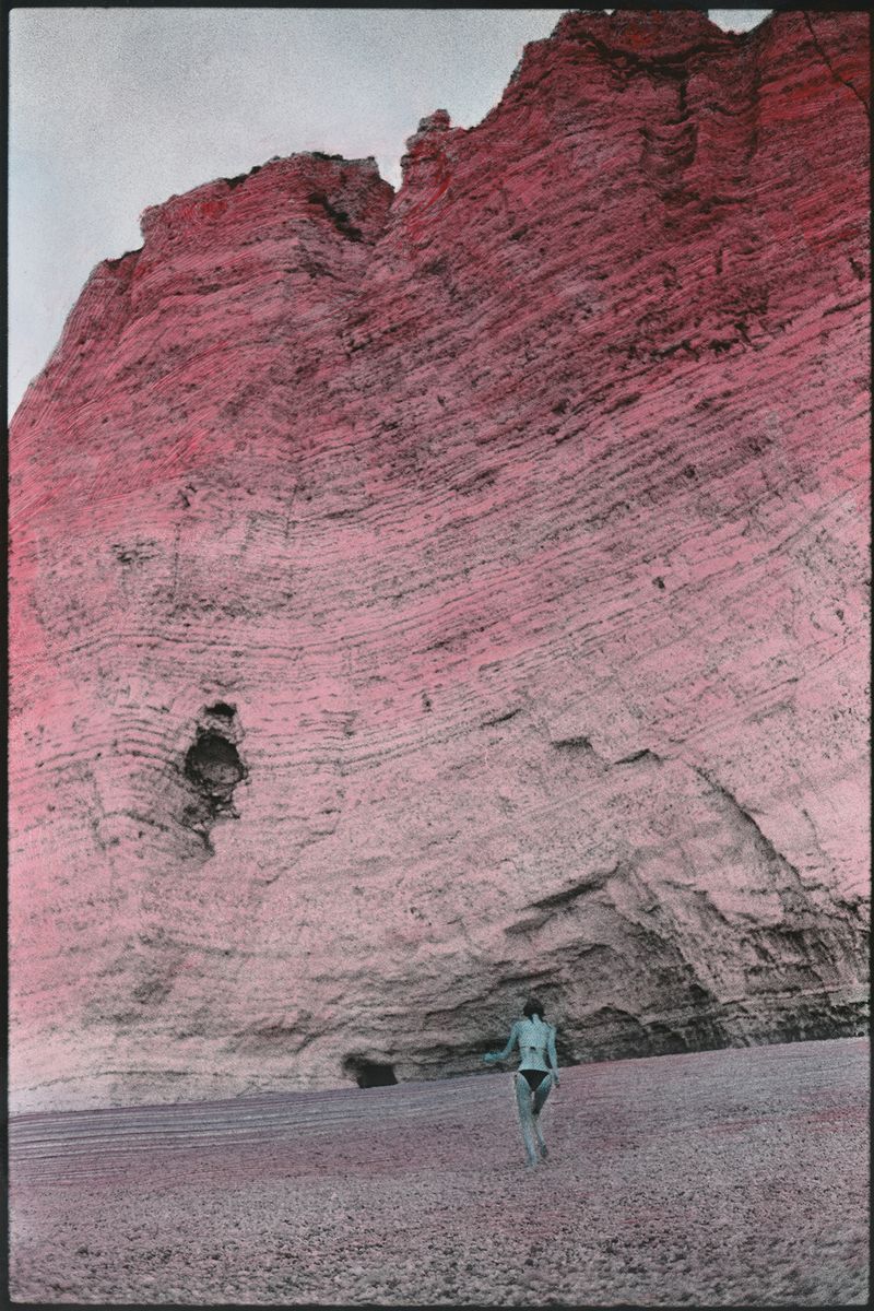 © Eloïse Labarbe-Lafon - Image from the Fantômes photography project