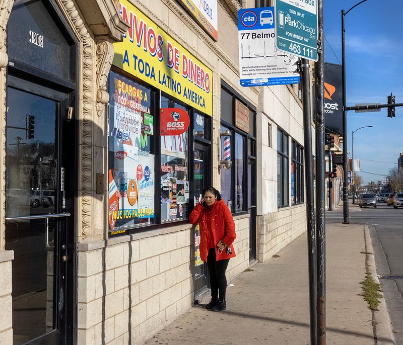 © Jennifer Teresa Villanueva - Mama llamando a mi abuelita Chata sobre su depósito, Mom calling my Grandma Chata about her deposit, 2021