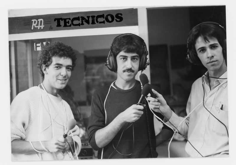 © Handshake - Movement of unregulated broadcasters