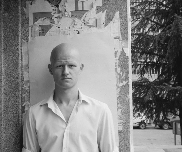 © Handshake - Universitary portrait