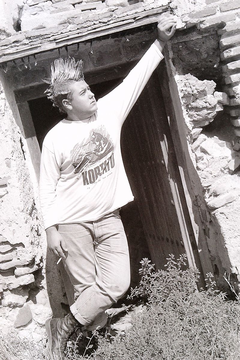 © Handshake - Punk movement supporting too antimilitarism