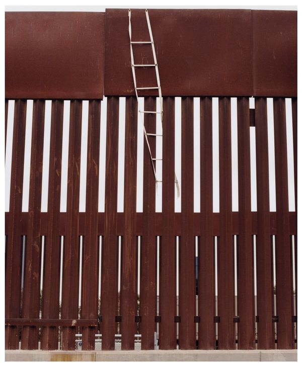 © Noel Quintela - Plastic ladder dancing around the wall, Tijuana BC, México, 2023.