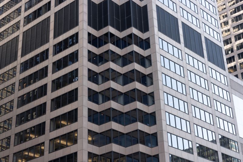 © Sara Lind - Image from the Chicago Architecture: Blue, Black and White photography project