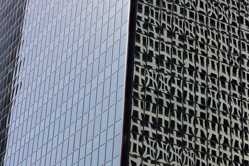 © Sara Lind - Image from the Chicago Architecture: Blue, Black and White photography project