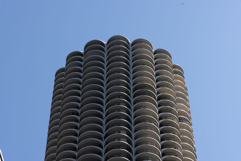 © Sara Lind - Image from the Chicago Architecture: Blue, Black and White photography project