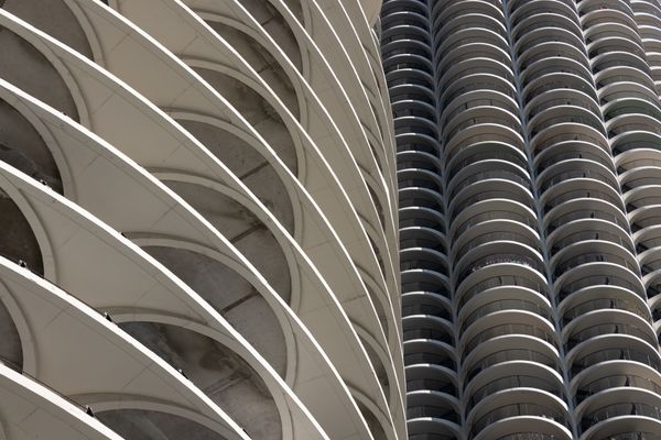 © Sara Lind - Image from the Chicago Architecture: Blue, Black and White photography project