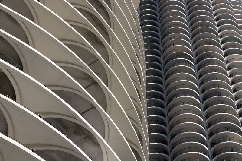© Sara Lind - Image from the Chicago Architecture: Blue, Black and White photography project