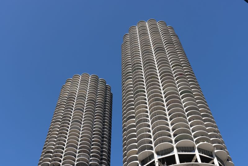 © Sara Lind - Image from the Chicago Architecture: Blue, Black and White photography project