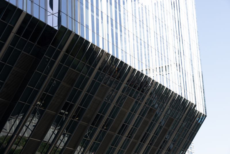 © Sara Lind - Image from the Chicago Architecture: Blue, Black and White photography project