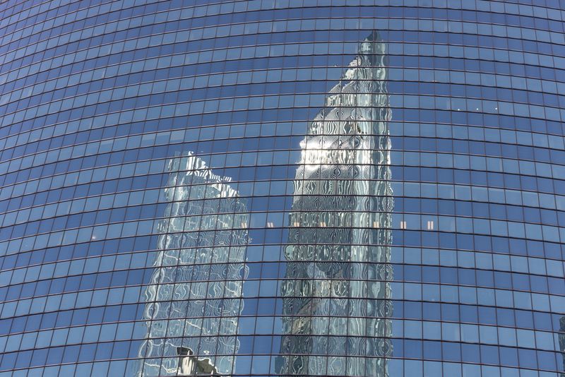 © Sara Lind - Image from the Chicago Architecture: Blue, Black and White photography project