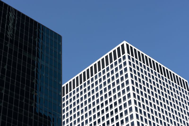 © Sara Lind - Image from the Chicago Architecture: Blue, Black and White photography project