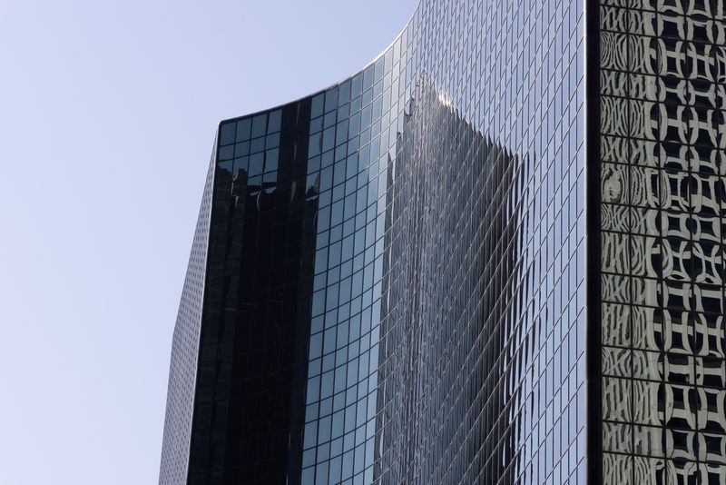 © Sara Lind - Image from the Chicago Architecture: Blue, Black and White photography project