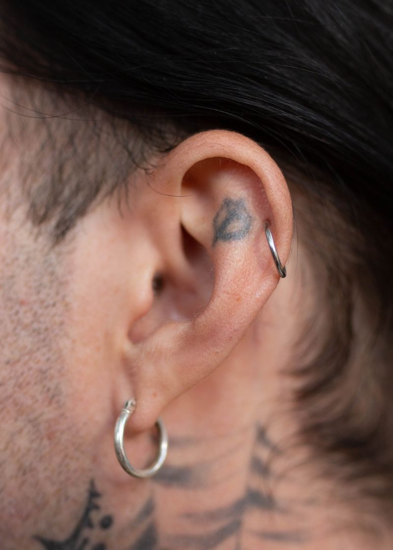 © Chloe Scout Nix - trevor ear, 2023. 32x40 in. fabric coated vinyl paper.