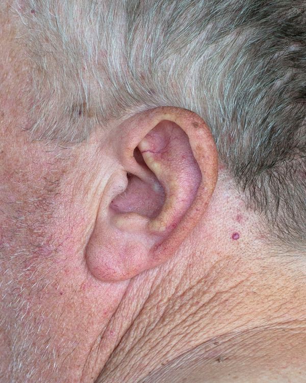 © Chloe Scout Nix - dad ear, 2023. 32x40 in. fabric coated vinyl paper.