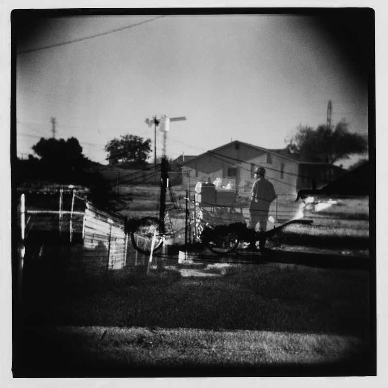 © Elizabeth Z. Pineda - Image from the Caught between Two Worlds photography project